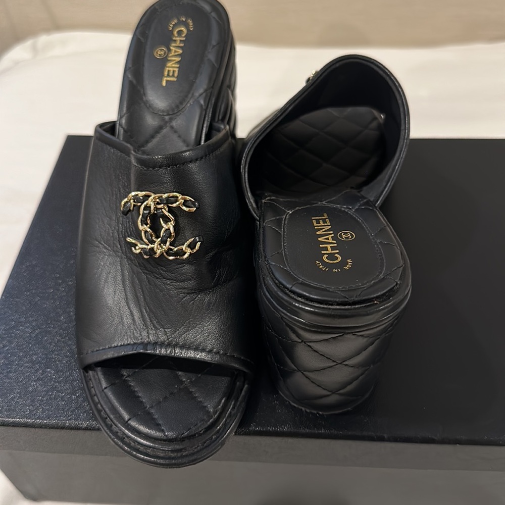 Chanel Interlocking CC Leather Mules- quilted heel- 39.5